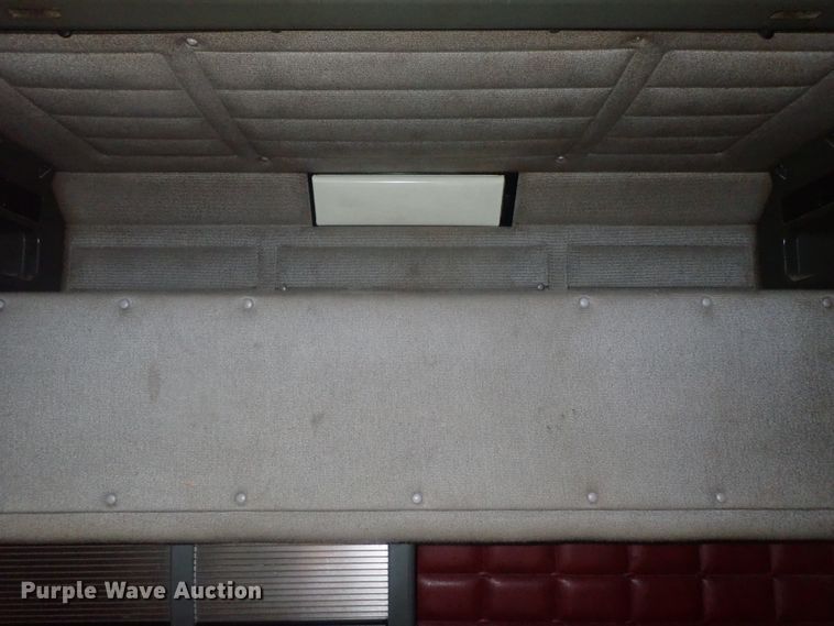 image for item DE0764 1998 Peterbilt 379  semi truck