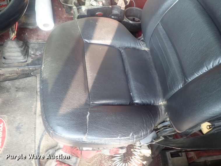 image for item DE0764 1998 Peterbilt 379  semi truck