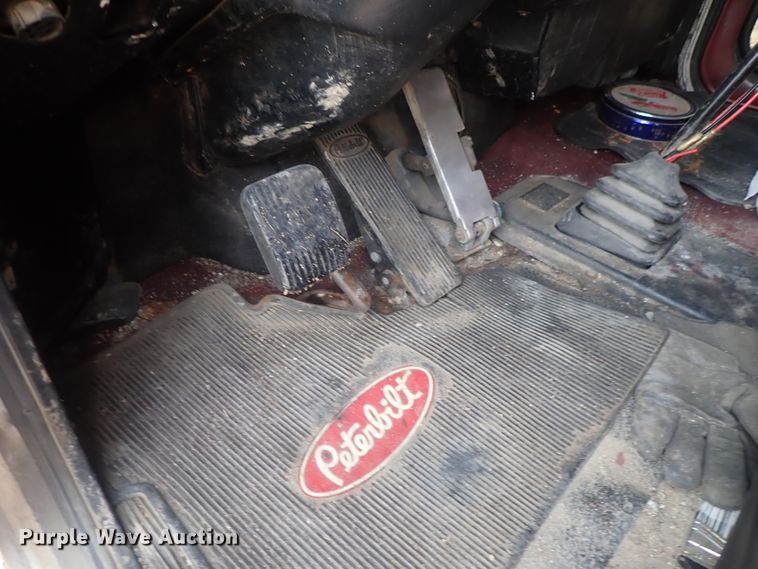 image for item DE0764 1998 Peterbilt 379  semi truck