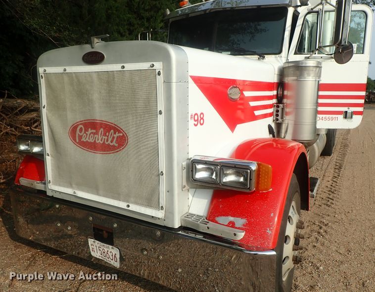 image for item DE0764 1998 Peterbilt 379  semi truck