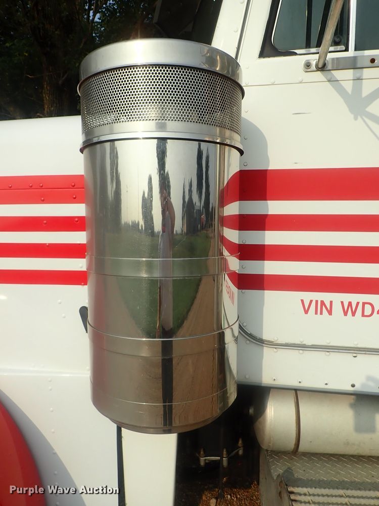 image for item DE0764 1998 Peterbilt 379  semi truck