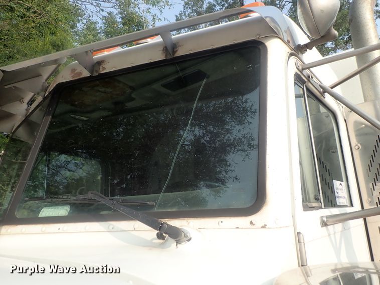 image for item DE0764 1998 Peterbilt 379  semi truck