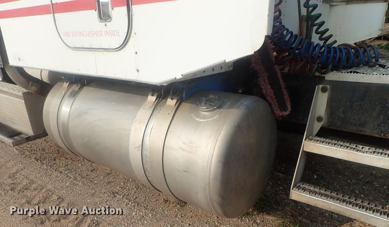 image for item DE0764 1998 Peterbilt 379  semi truck