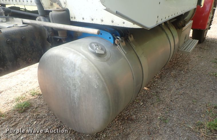 image for item DE0764 1998 Peterbilt 379  semi truck