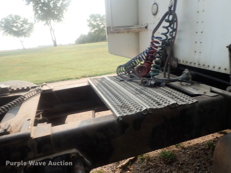 image for item DE0764 1998 Peterbilt 379  semi truck