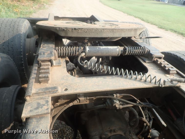 image for item DE0764 1998 Peterbilt 379  semi truck