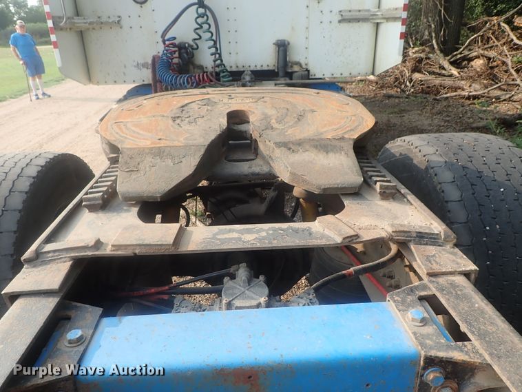 image for item DE0764 1998 Peterbilt 379  semi truck