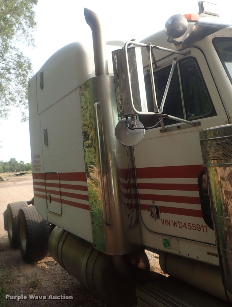 image for item DE0764 1998 Peterbilt 379  semi truck