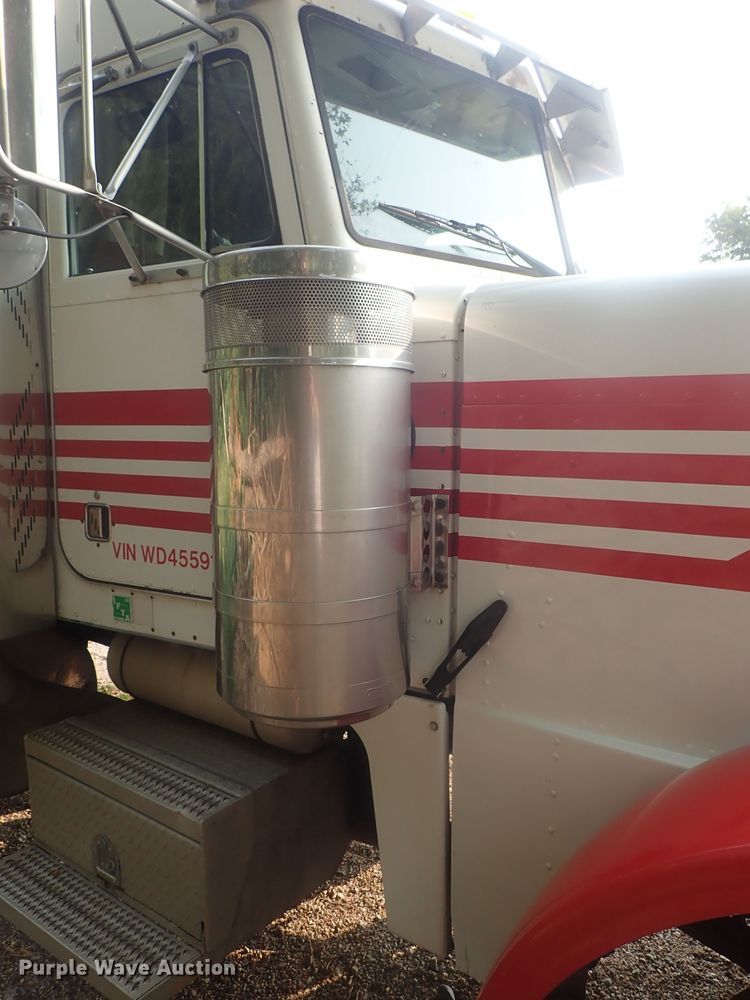 image for item DE0764 1998 Peterbilt 379  semi truck
