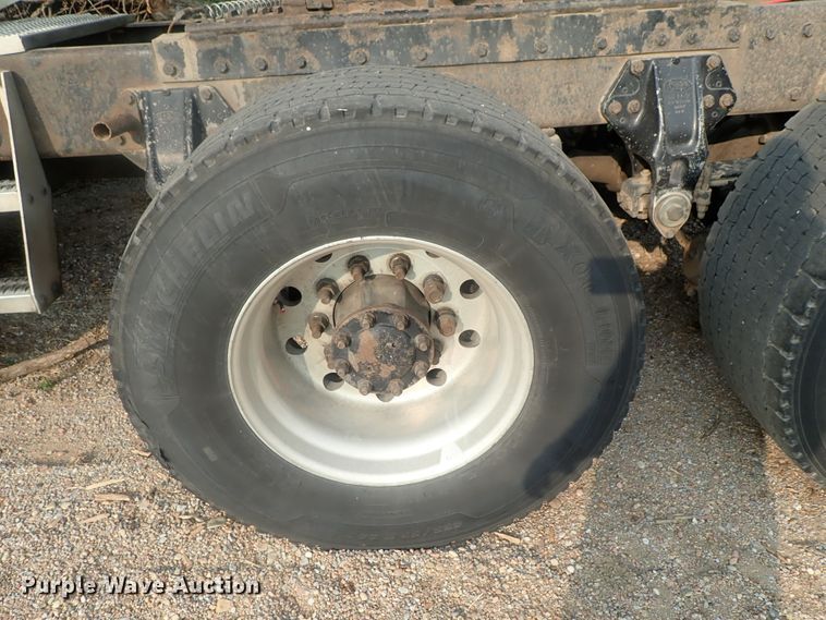 image for item DE0764 1998 Peterbilt 379  semi truck