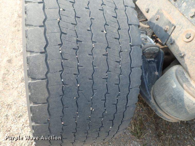 image for item DE0764 1998 Peterbilt 379  semi truck