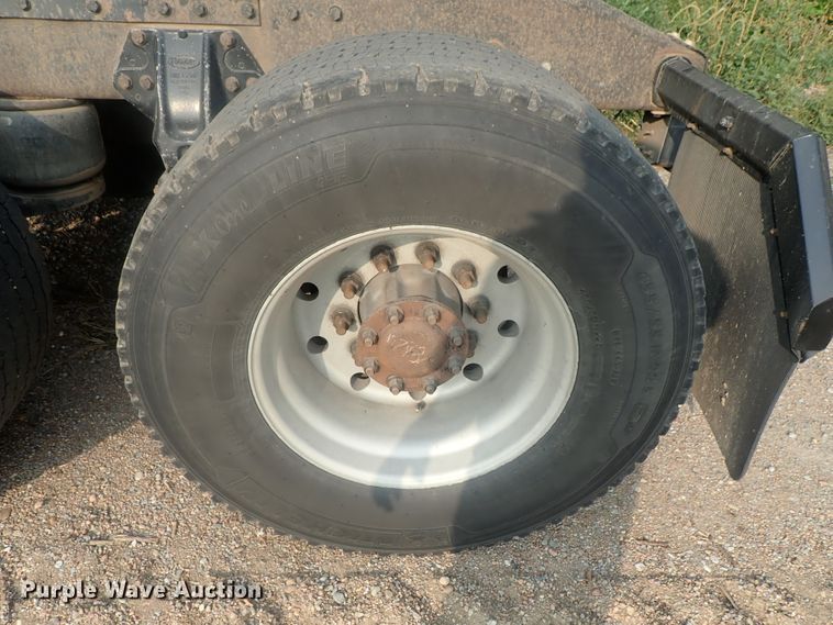 image for item DE0764 1998 Peterbilt 379  semi truck