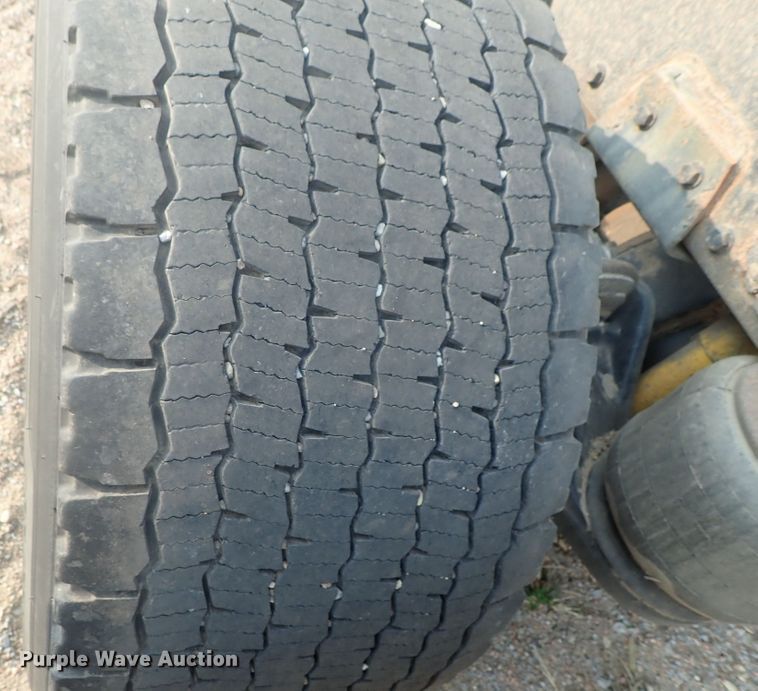 image for item DE0764 1998 Peterbilt 379  semi truck