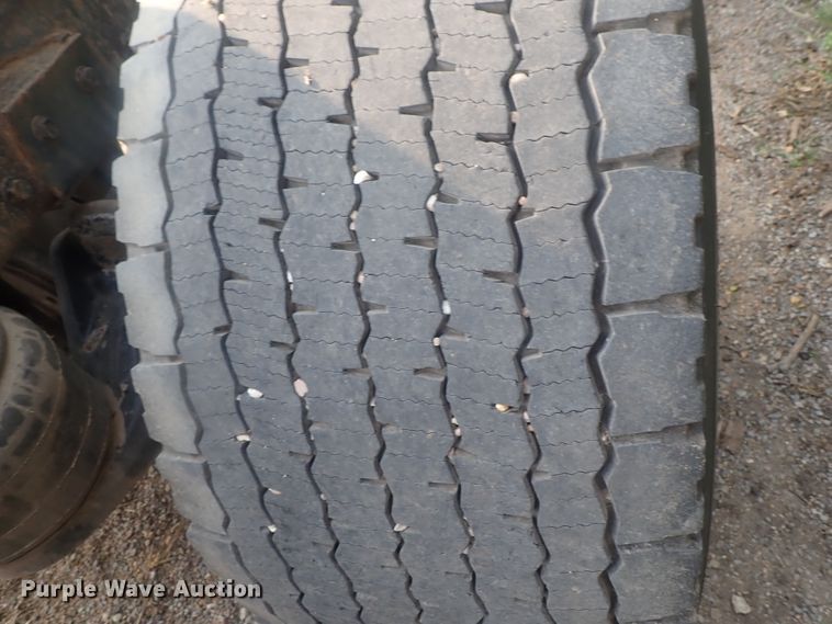 image for item DE0764 1998 Peterbilt 379  semi truck