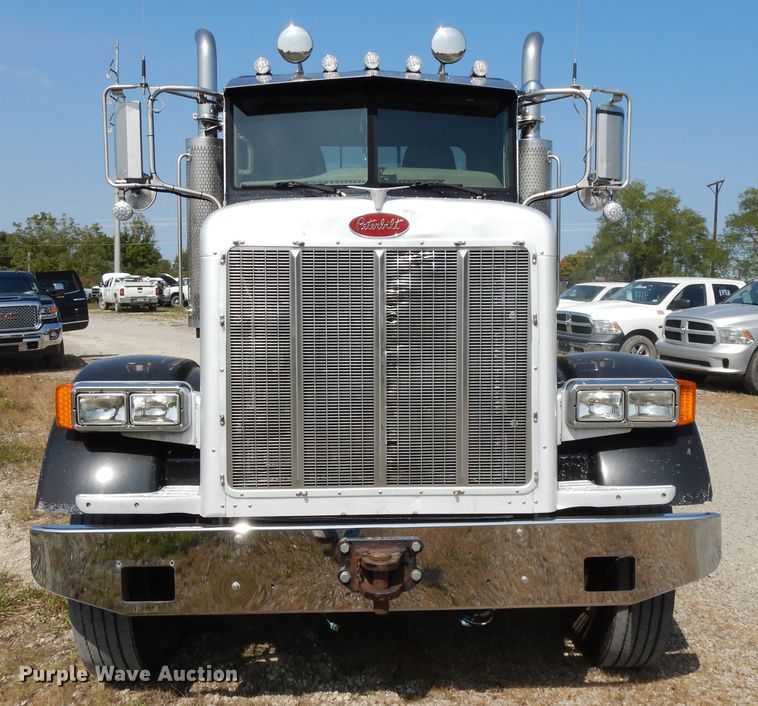 image for item DH0061 2006 Peterbilt 378  semi truck