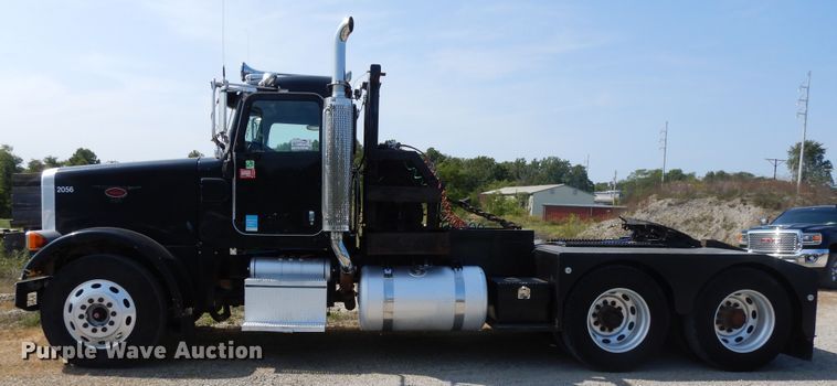 image for item DH0061 2006 Peterbilt 378  semi truck