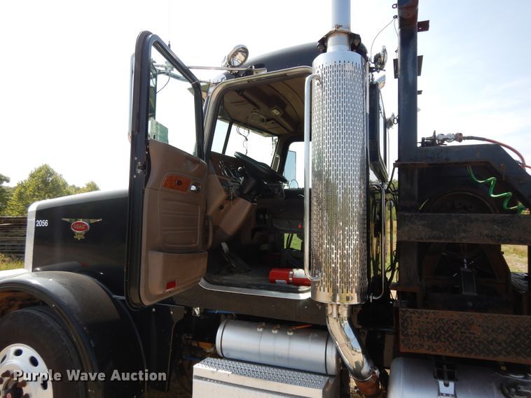 image for item DH0061 2006 Peterbilt 378  semi truck
