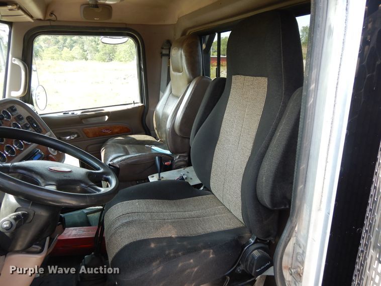 image for item DH0061 2006 Peterbilt 378  semi truck