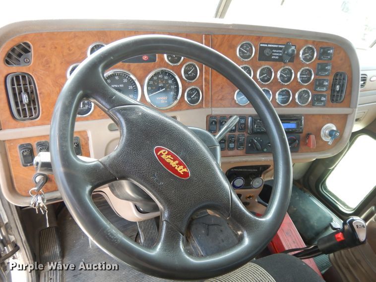 image for item DH0061 2006 Peterbilt 378  semi truck