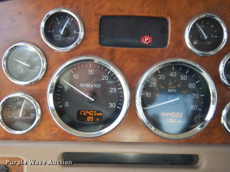 image for item DH0061 2006 Peterbilt 378  semi truck