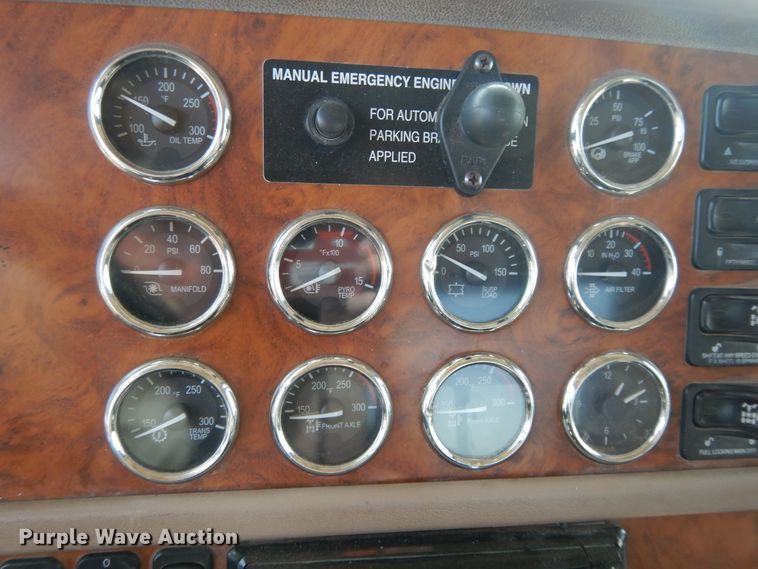 image for item DH0061 2006 Peterbilt 378  semi truck