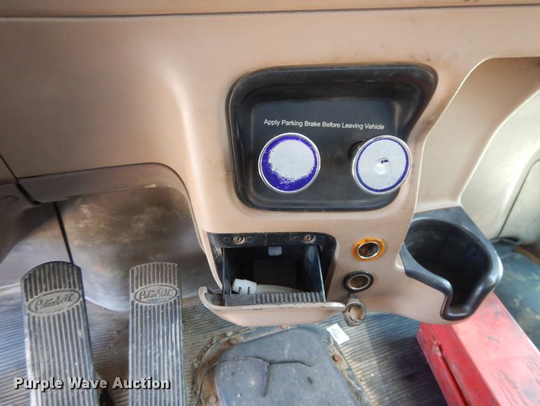 image for item DH0061 2006 Peterbilt 378  semi truck