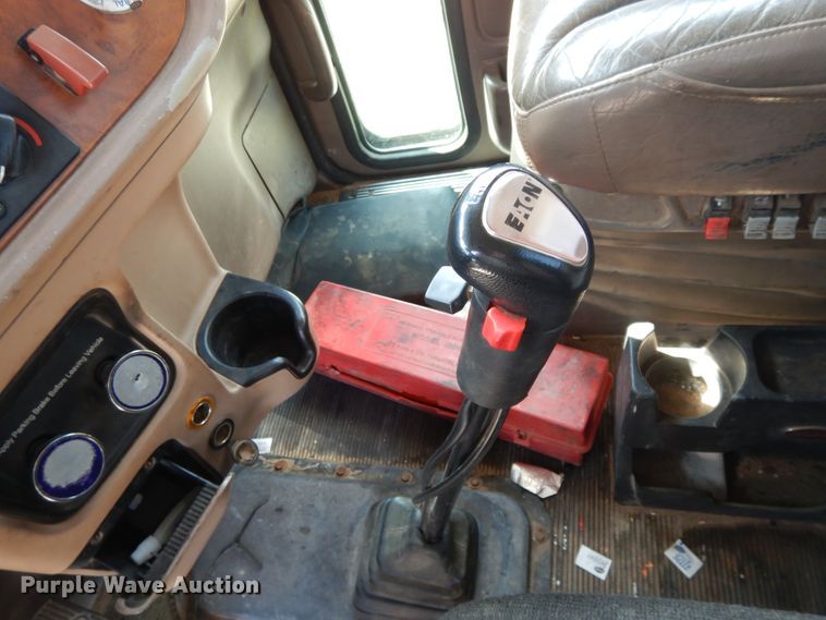 image for item DH0061 2006 Peterbilt 378  semi truck