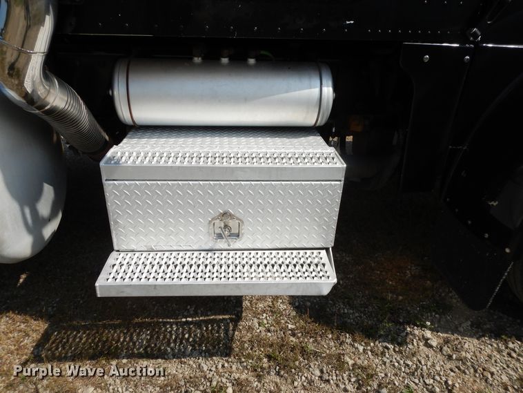 image for item DH0061 2006 Peterbilt 378  semi truck