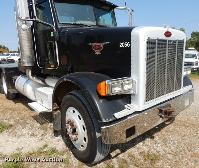 image for item DH0061 2006 Peterbilt 378  semi truck