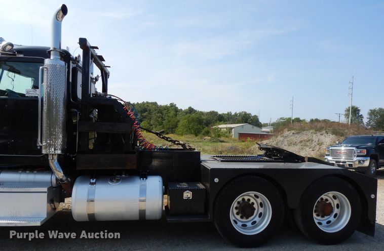 image for item DH0061 2006 Peterbilt 378  semi truck