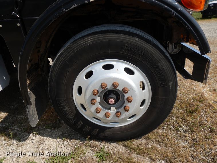 image for item DH0061 2006 Peterbilt 378  semi truck