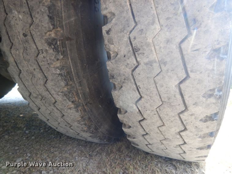 image for item DH0061 2006 Peterbilt 378  semi truck