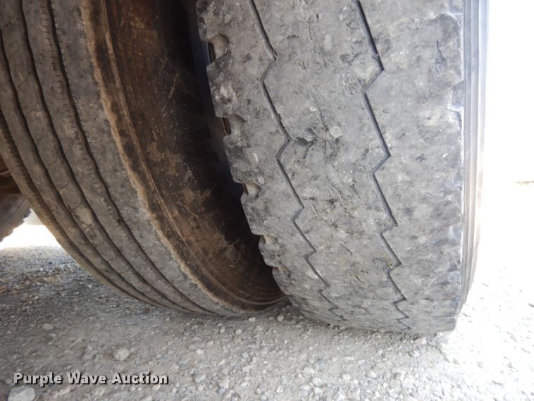 image for item DH0061 2006 Peterbilt 378  semi truck