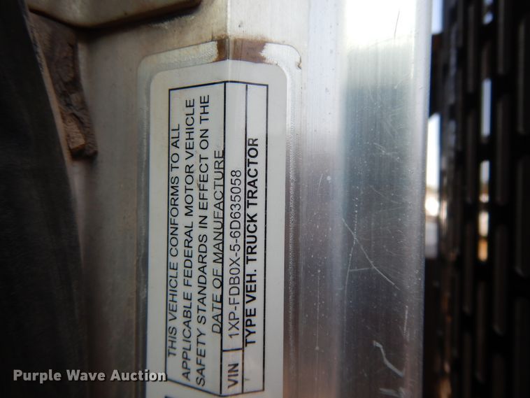 image for item DH0061 2006 Peterbilt 378  semi truck