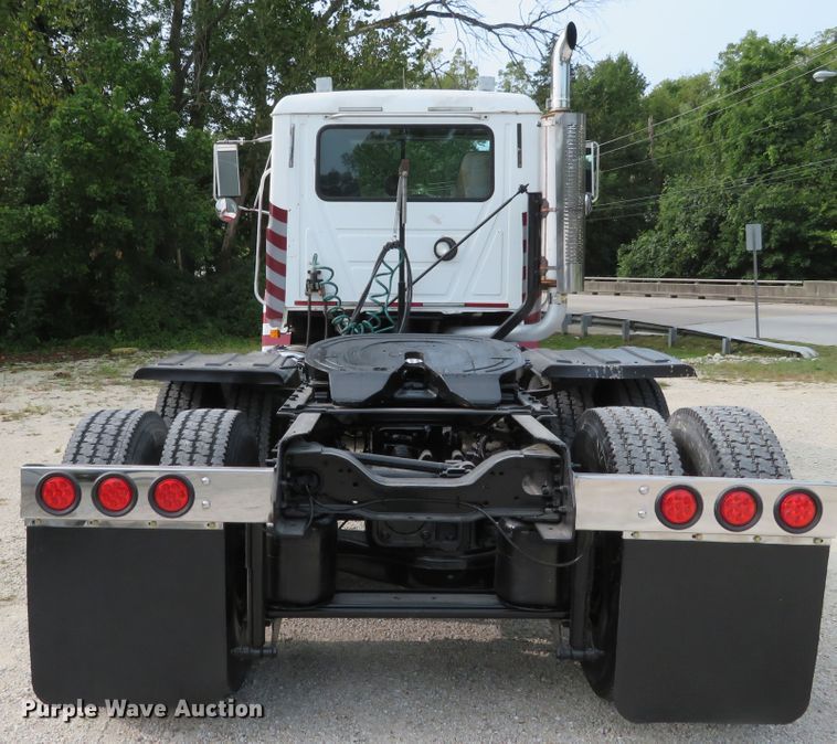 image for item DH1195 2001 Mack CH613  semi truck