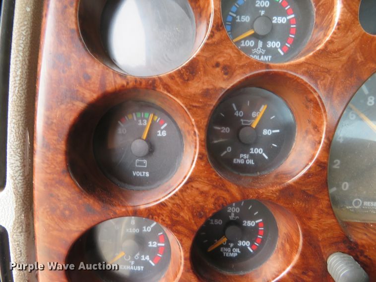 image for item DH1195 2001 Mack CH613  semi truck