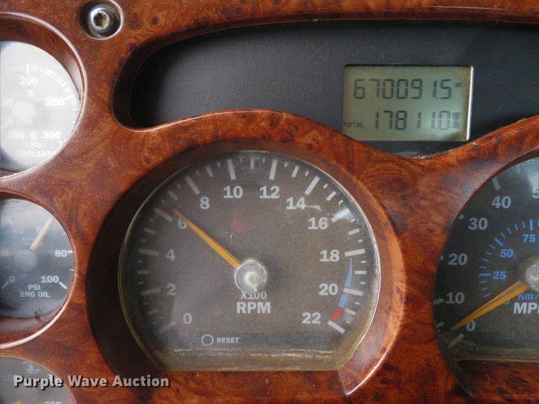 image for item DH1195 2001 Mack CH613  semi truck