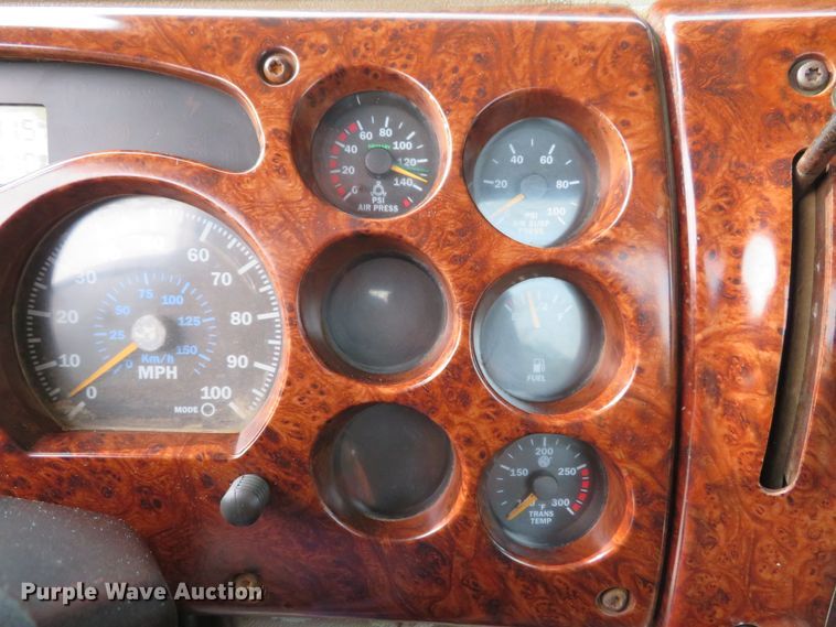 image for item DH1195 2001 Mack CH613  semi truck