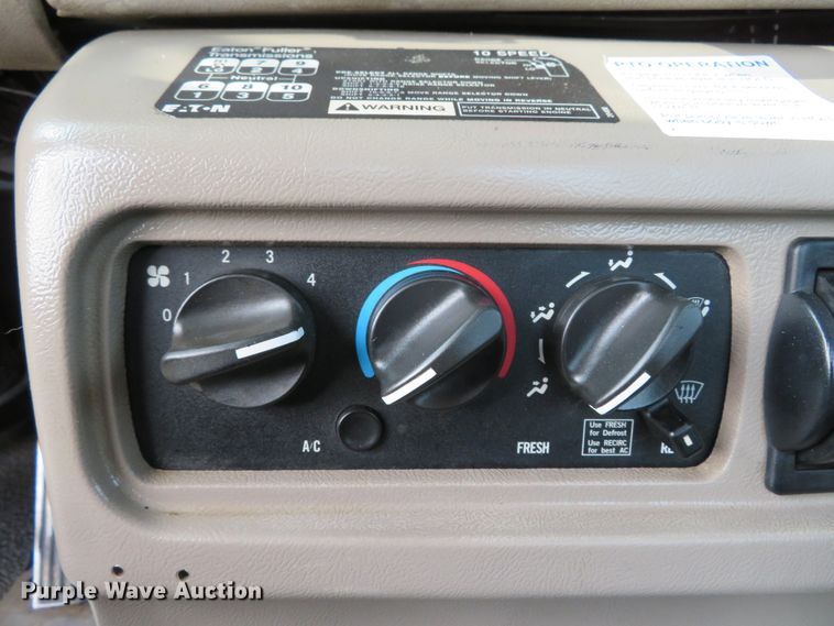 image for item DH1195 2001 Mack CH613  semi truck