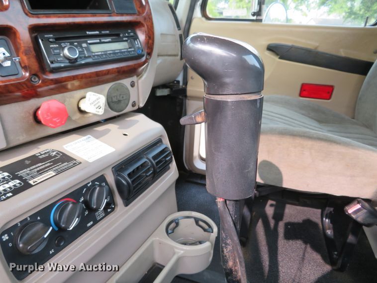 image for item DH1195 2001 Mack CH613  semi truck