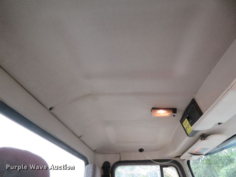 image for item DH1195 2001 Mack CH613  semi truck