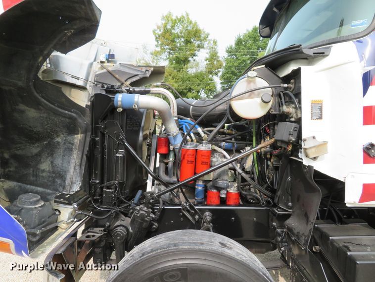 image for item DH1195 2001 Mack CH613  semi truck