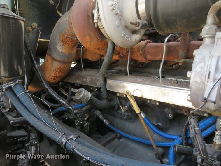 image for item DH1195 2001 Mack CH613  semi truck