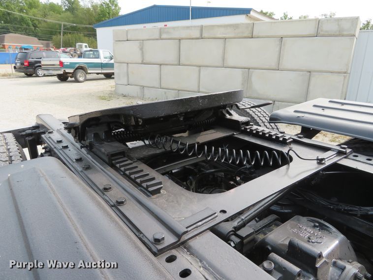 image for item DH1195 2001 Mack CH613  semi truck