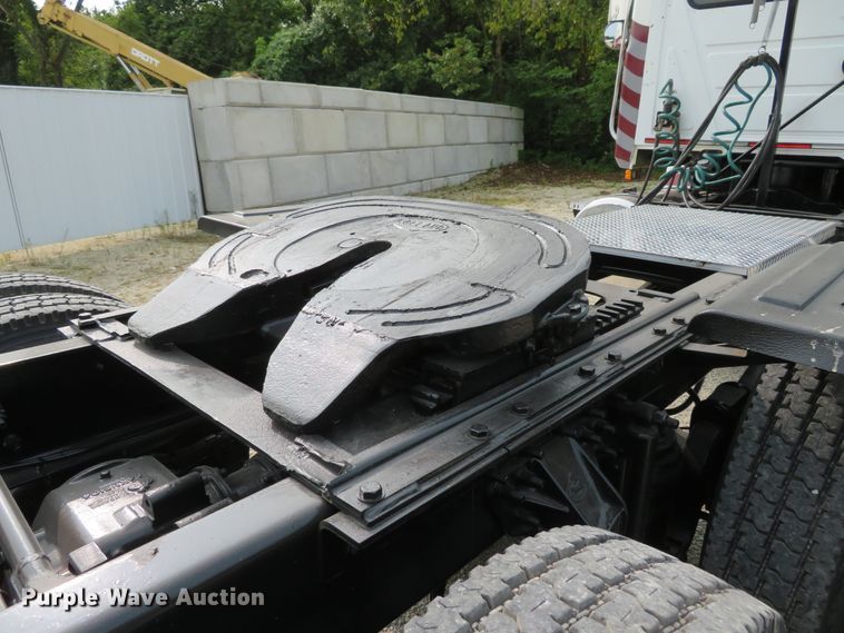 image for item DH1195 2001 Mack CH613  semi truck