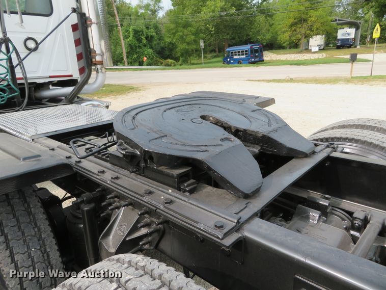 image for item DH1195 2001 Mack CH613  semi truck