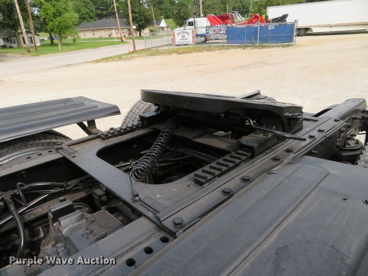 image for item DH1195 2001 Mack CH613  semi truck