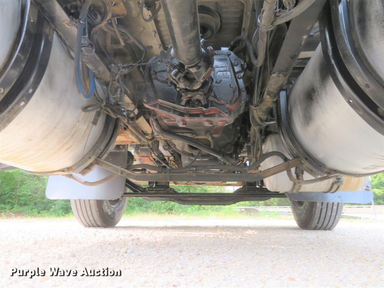 image for item DH1195 2001 Mack CH613  semi truck