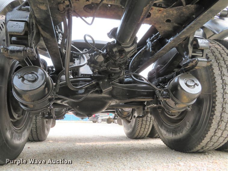 image for item DH1195 2001 Mack CH613  semi truck