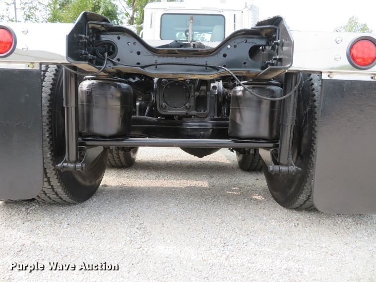 image for item DH1195 2001 Mack CH613  semi truck